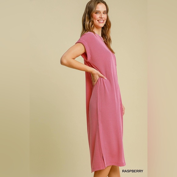 Umgee Short-Sleeve Ribbed Midi Dress in Raspberry - Picture 3 of 9